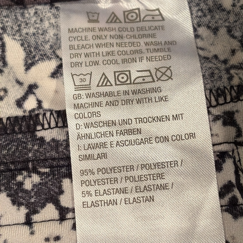 Isaac Mizrahi Floral Black, Pink, and White Pants, wide leg, great condition, L - Picture 7 of 8